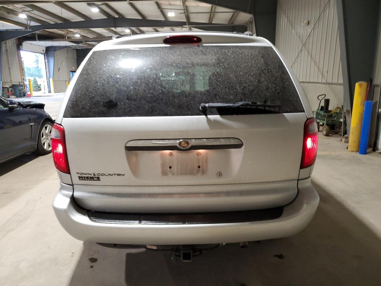 2006 Chrysler Town & Country Silver vin: 1A4GP45R56B690926