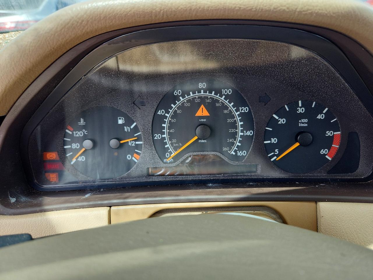 1999 Mercedes-benz E 300td Maroon vin: WDBJF25H8XA825025