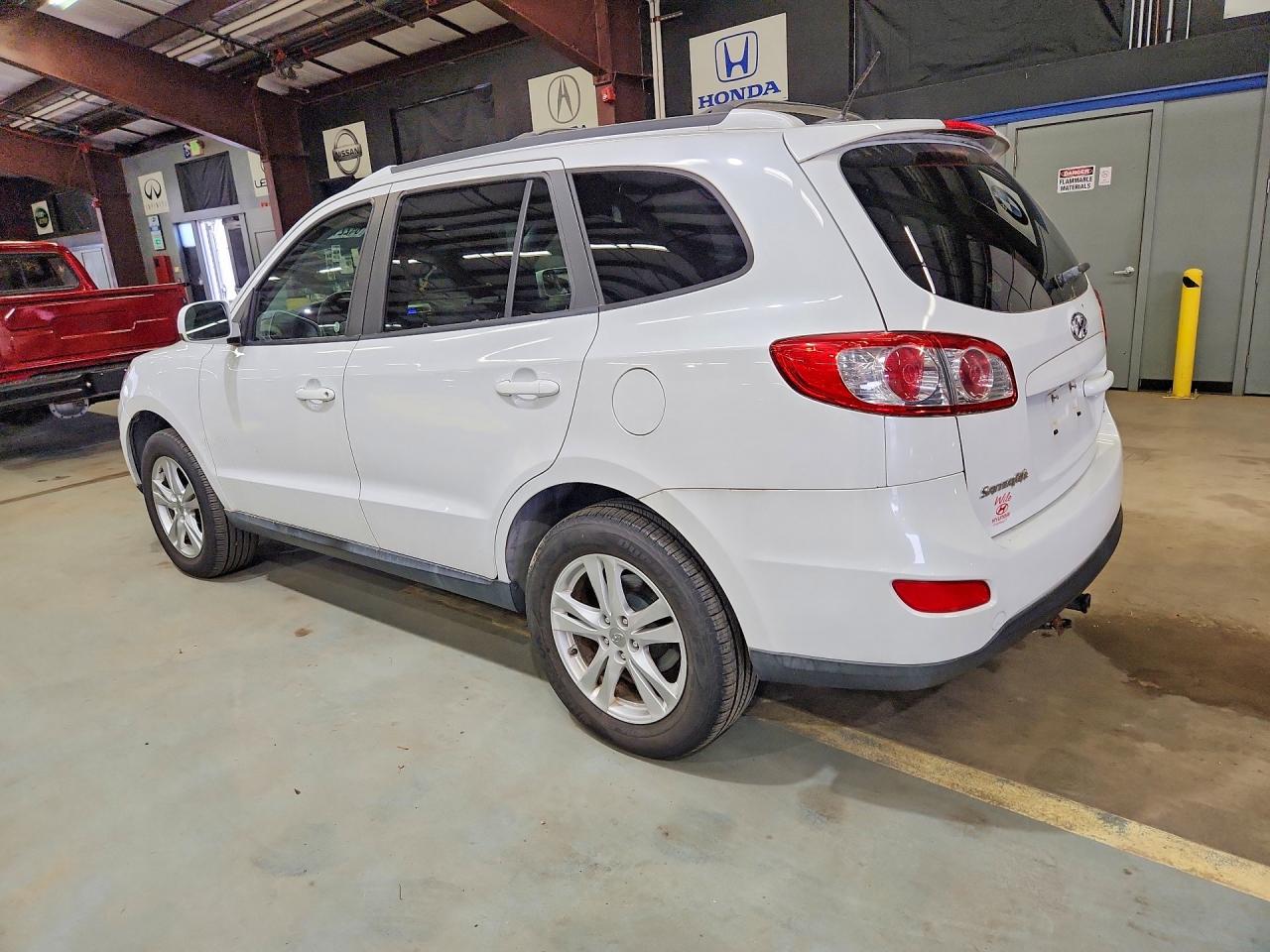2012 Hyundai Santa Fe Se White vin: 5XYZHDAG8CG156451