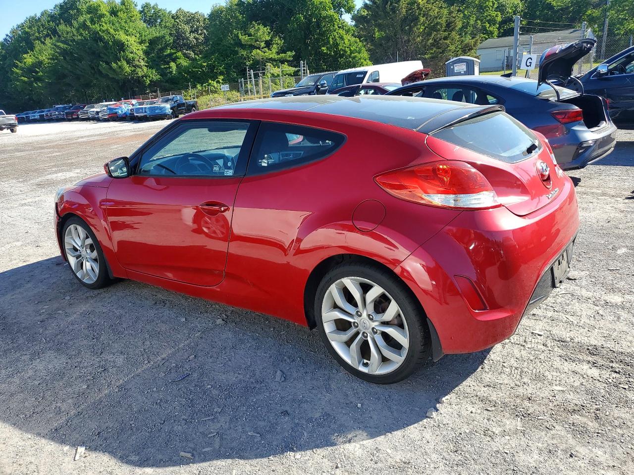 2013 Hyundai Veloster Base Red vin: KMHTC6ADXDU155321