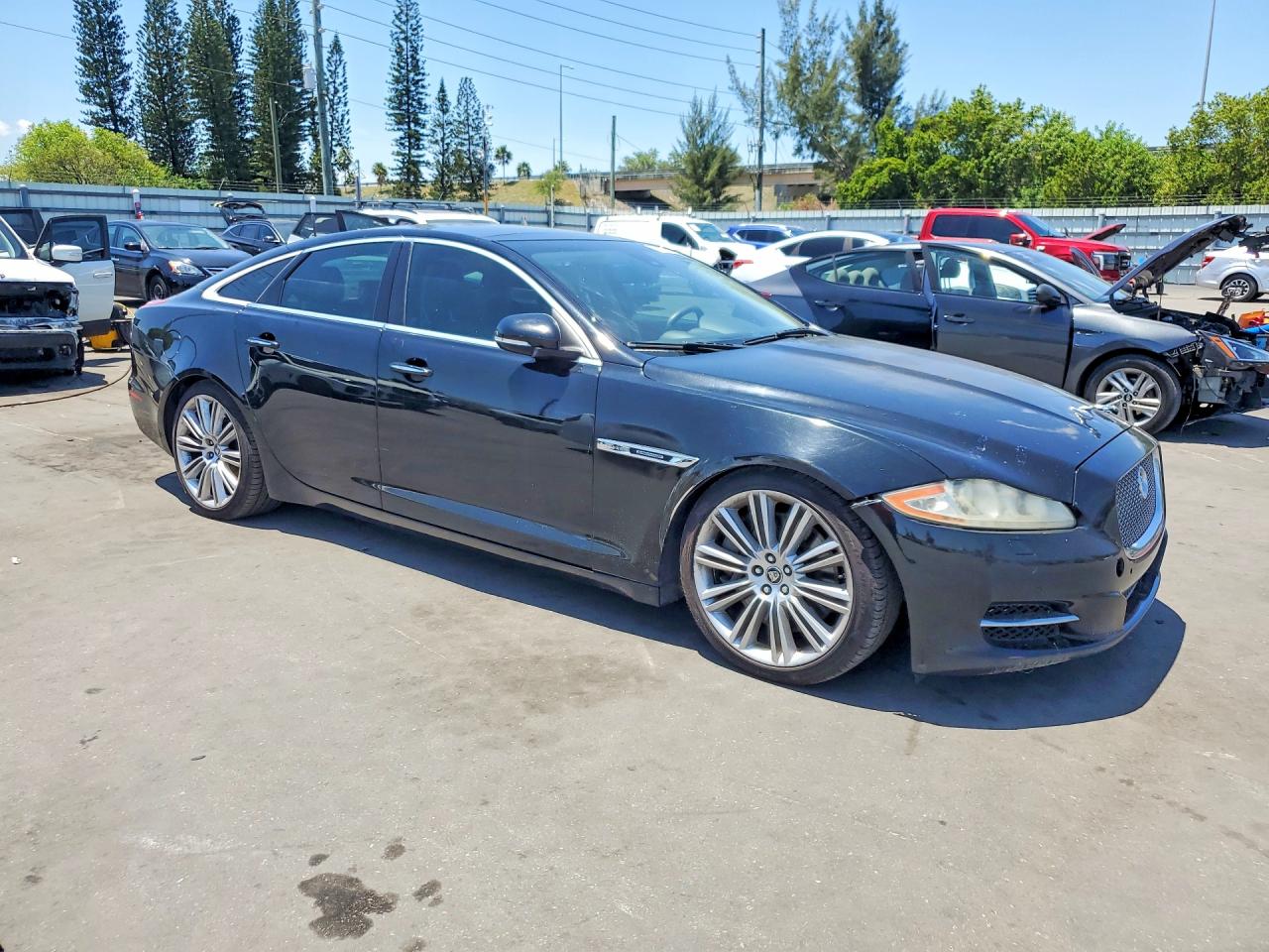 2012 Jaguar Xj Supercharged Черный vin: SAJWA1GE5CMV34303
