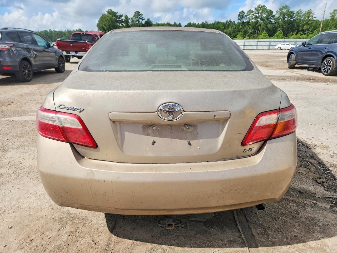 2007 Toyota Camry Le Gold vin: 4T1BE46K77U121584