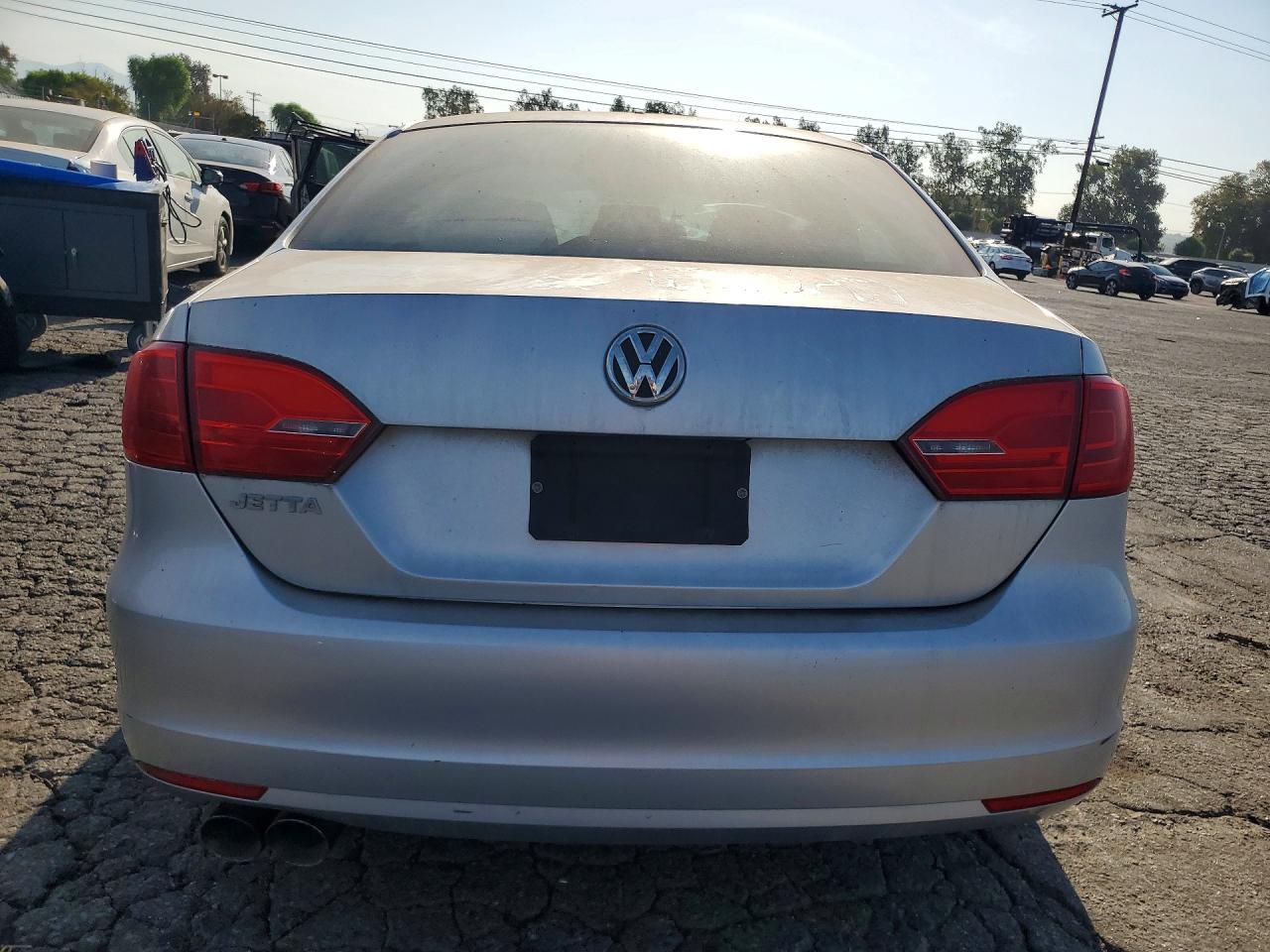 2011 Volkswagen Jetta Base Silver vin: 3VW2K7AJ1BM010830