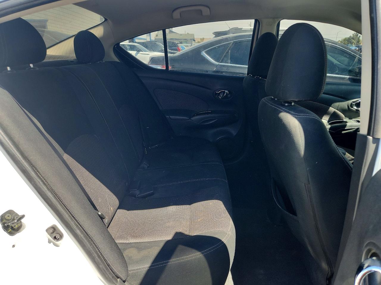 2015 Nissan Versa 1.6 Sv Белый vin: 3N1CN7APXFL886118