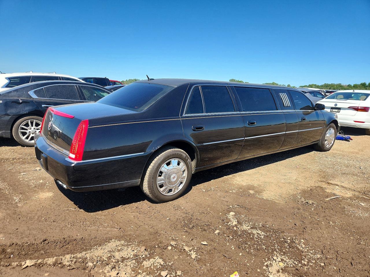 2008 Cadillac Professional Chassis Black vin: 1GEEK90YX8U550554