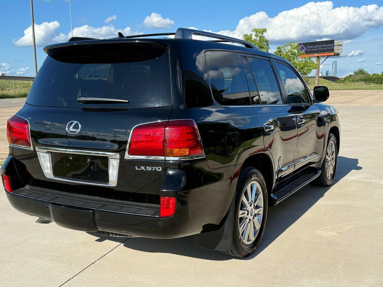 2011 Lexus Lx 570 Черный vin: JTJHY7AX5B4083143