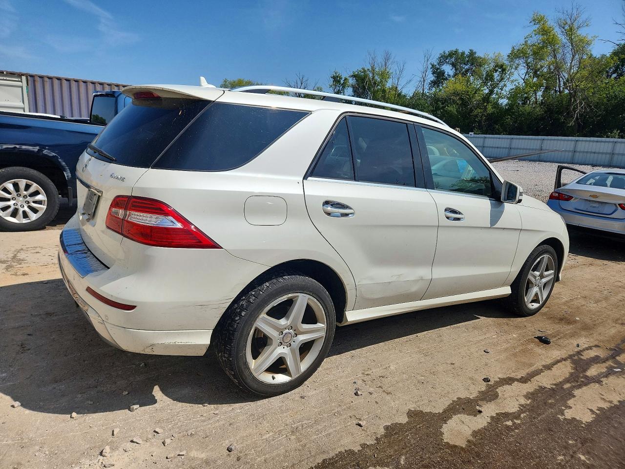2015 Mercedes-benz Ml 400 4matic Белый vin: 4JGDA5GBXFA475799
