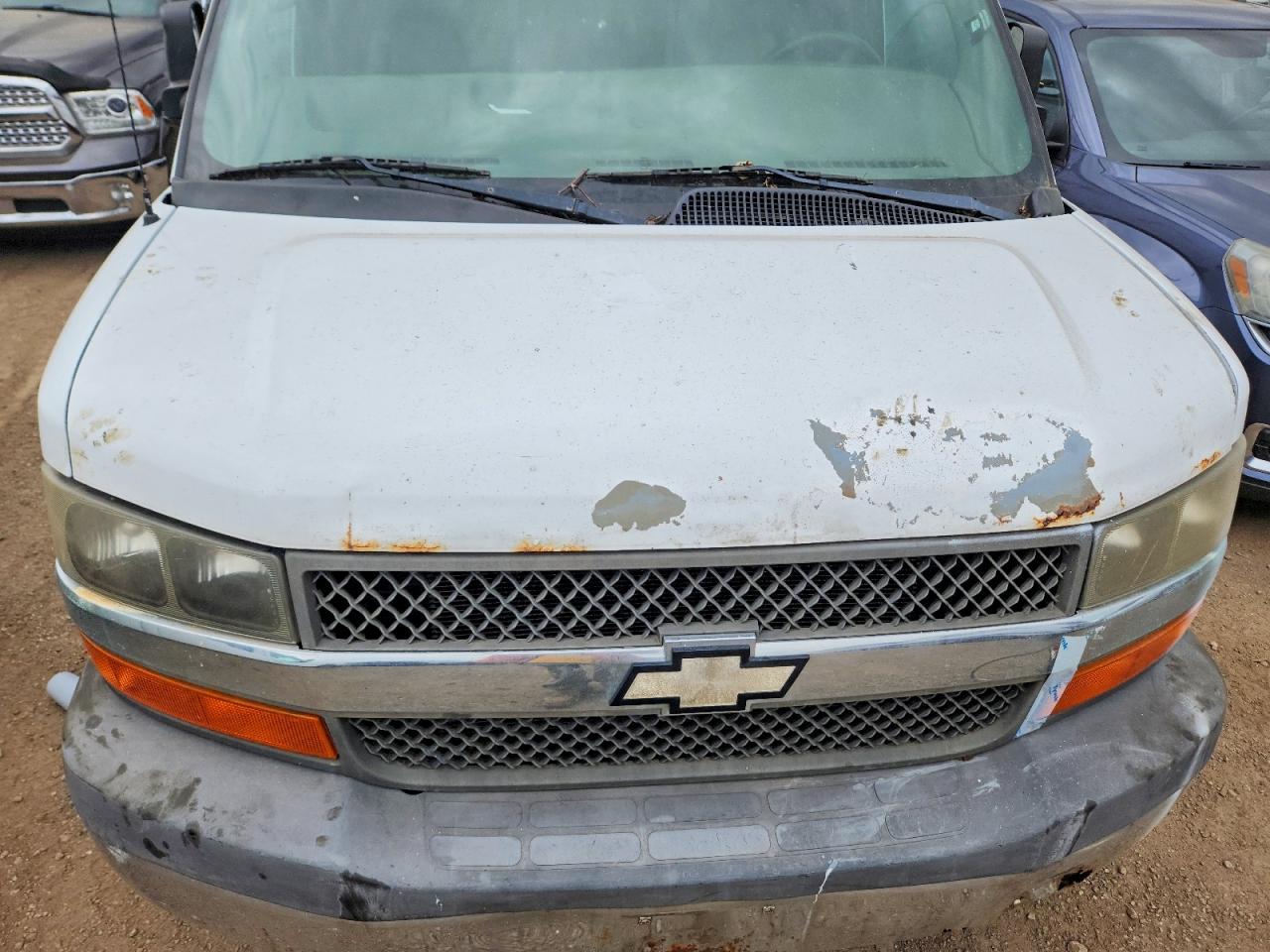 2008 Chevrolet Express G1500 White vin: 1GCFG15X481147557