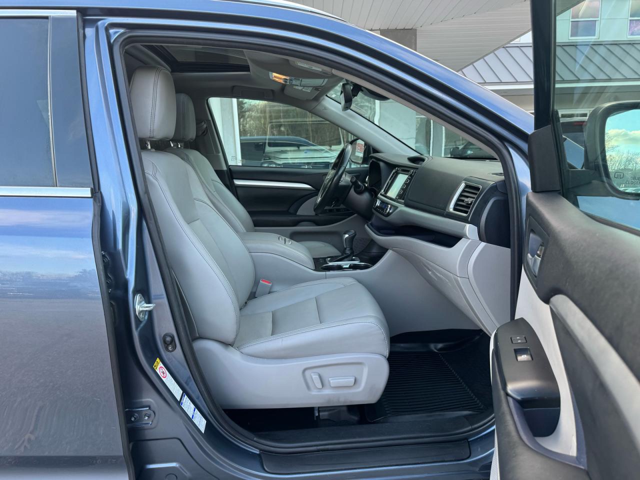 2018 Toyota Highlander Hybrid Синий vin: 5TDJGRFH1JS037638