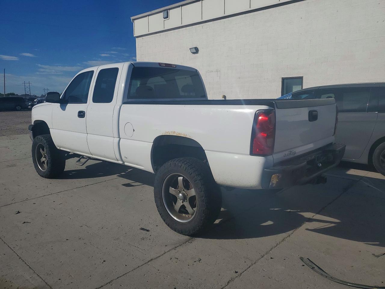 2005 Chevrolet Silverado K1500 White vin: 1GCEK19V95E175670