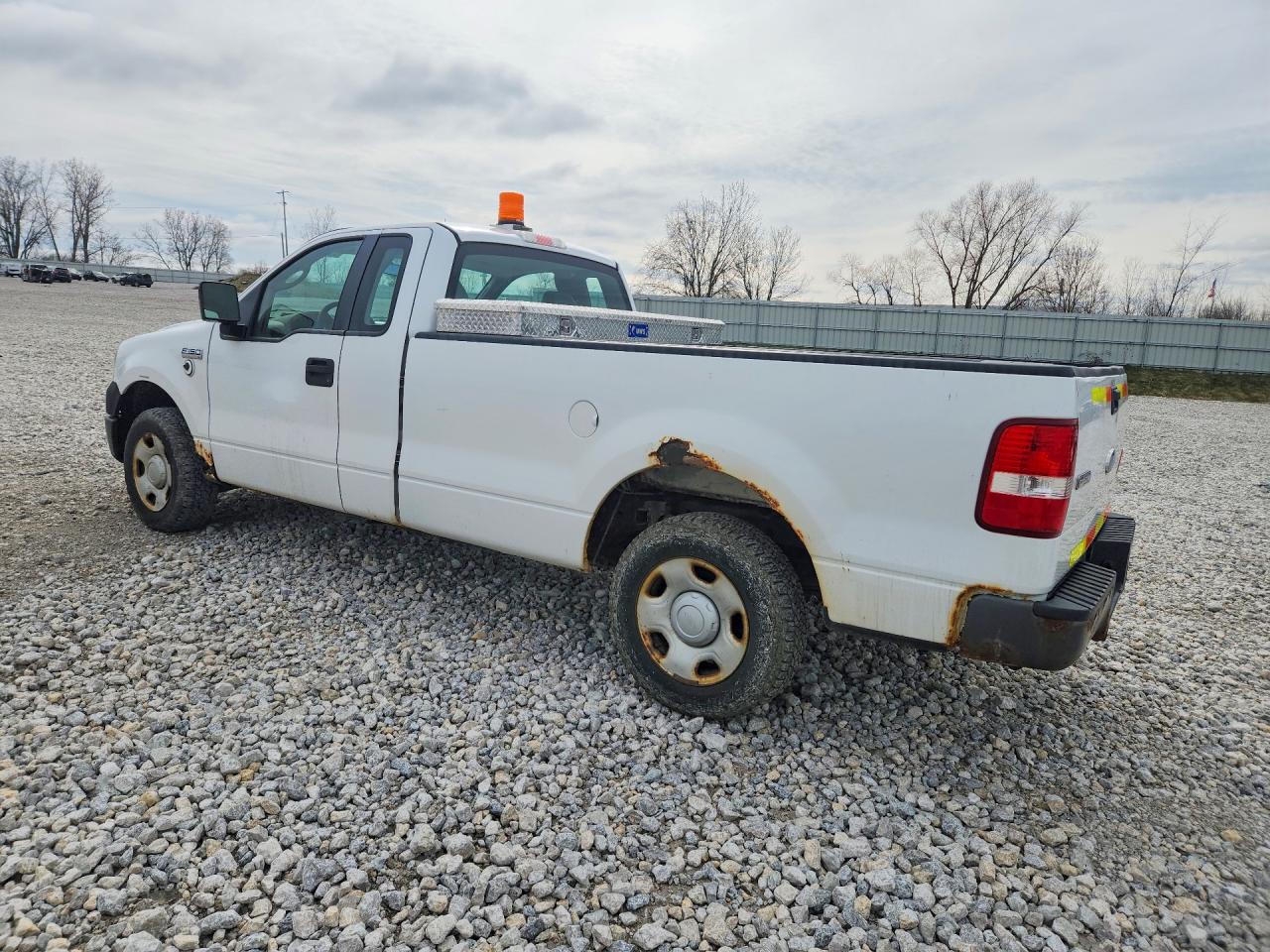 2008 Ford Lgt Conventl White vin: 1FTRF12298KC43056