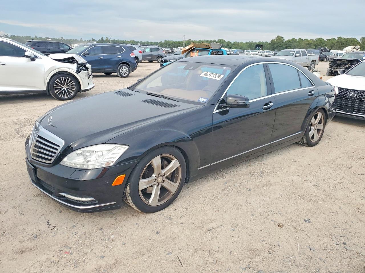2010 Mercedes-benz S 550 Black vin: WDDNG7BB9AA313154