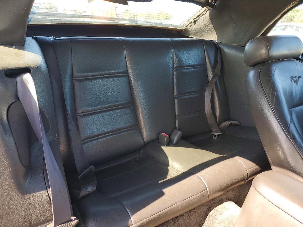 2001 Ford Mustang Черный vin: 1FAFP44421F200263
