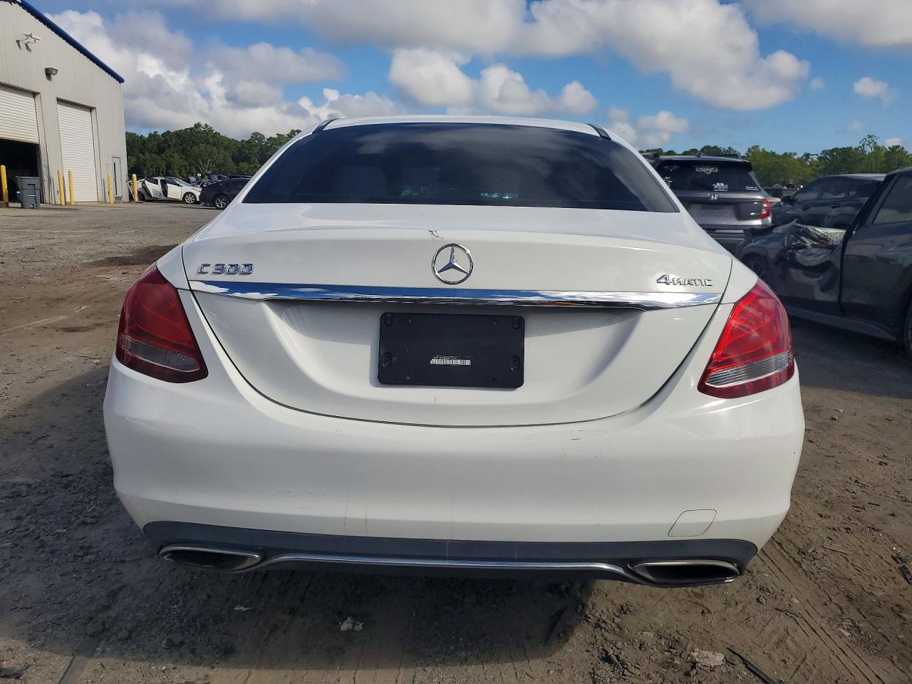 2015 Mercedes-benz C 300 4matic White vin: 55SWF4KB2FU077153