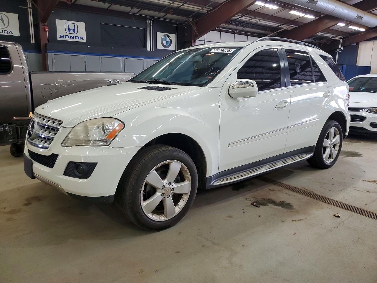 2010 Mercedes Benz Ml White vin: 4JGBB8GB3AA536750