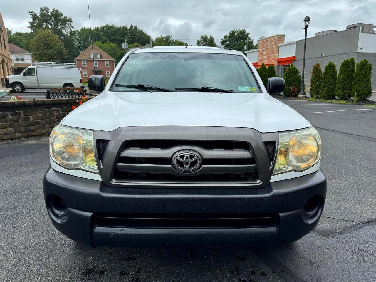 2009 Toyota Tacoma Base White vin: 5TENX22N09Z593104