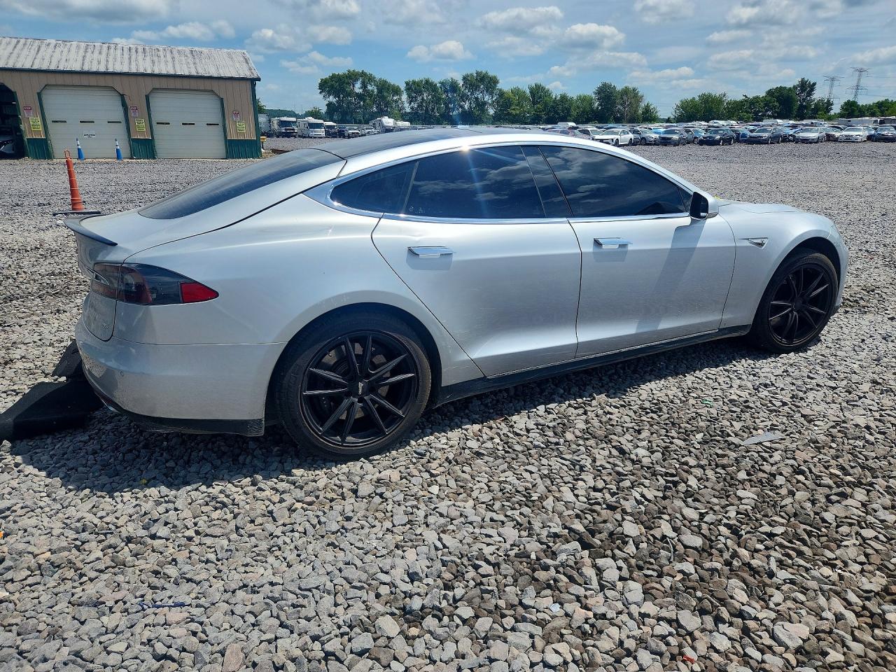 2014 Tesla Model S Silver vin: 5YJSA1H17EFP49928