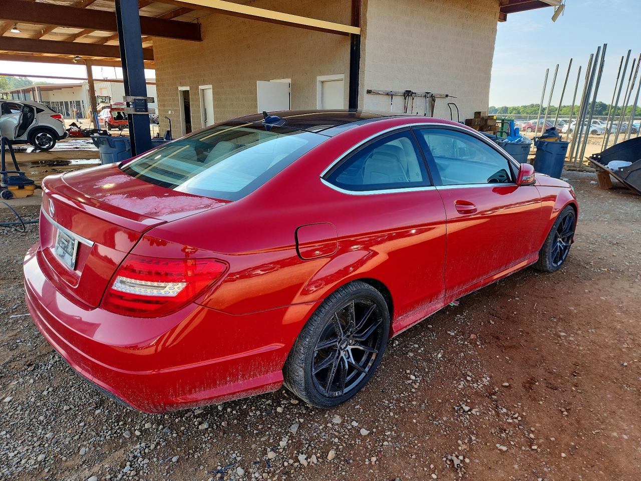2015 Mercedes-benz C 250 Красный vin: WDDGJ4HB9FG363945