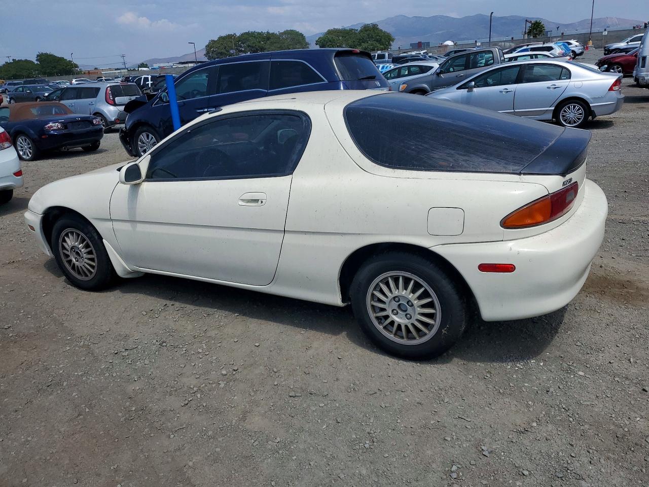 1995 Mazda Mx-3 Base White vin: JM1EC4354S0400285