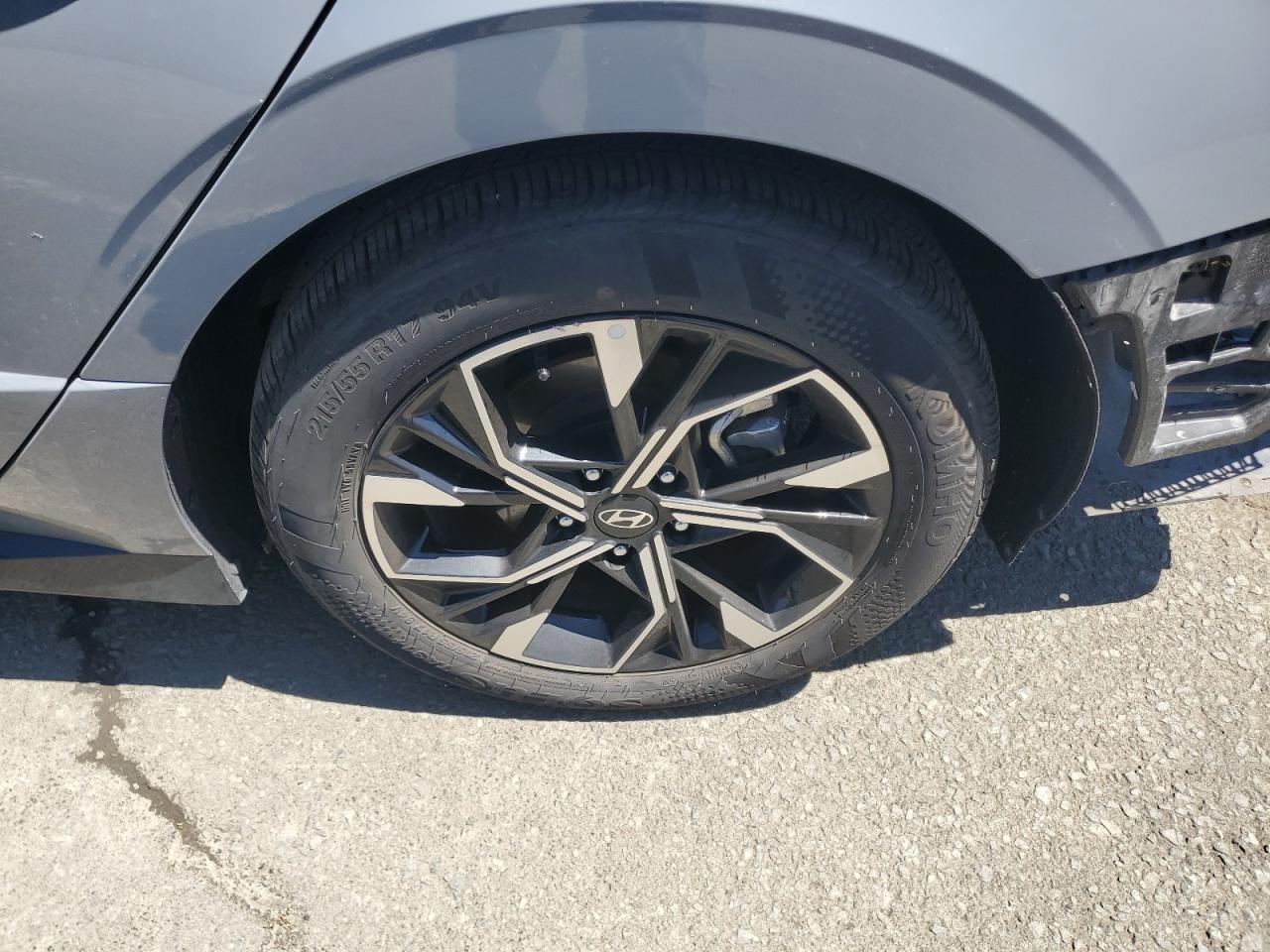 2025 Hyundai Sonata Sel Blue vin: KMHL64JA0SA454137 Damage: Left Rear Wheel, Curb Rash, 1/8 To 1/2 Inch