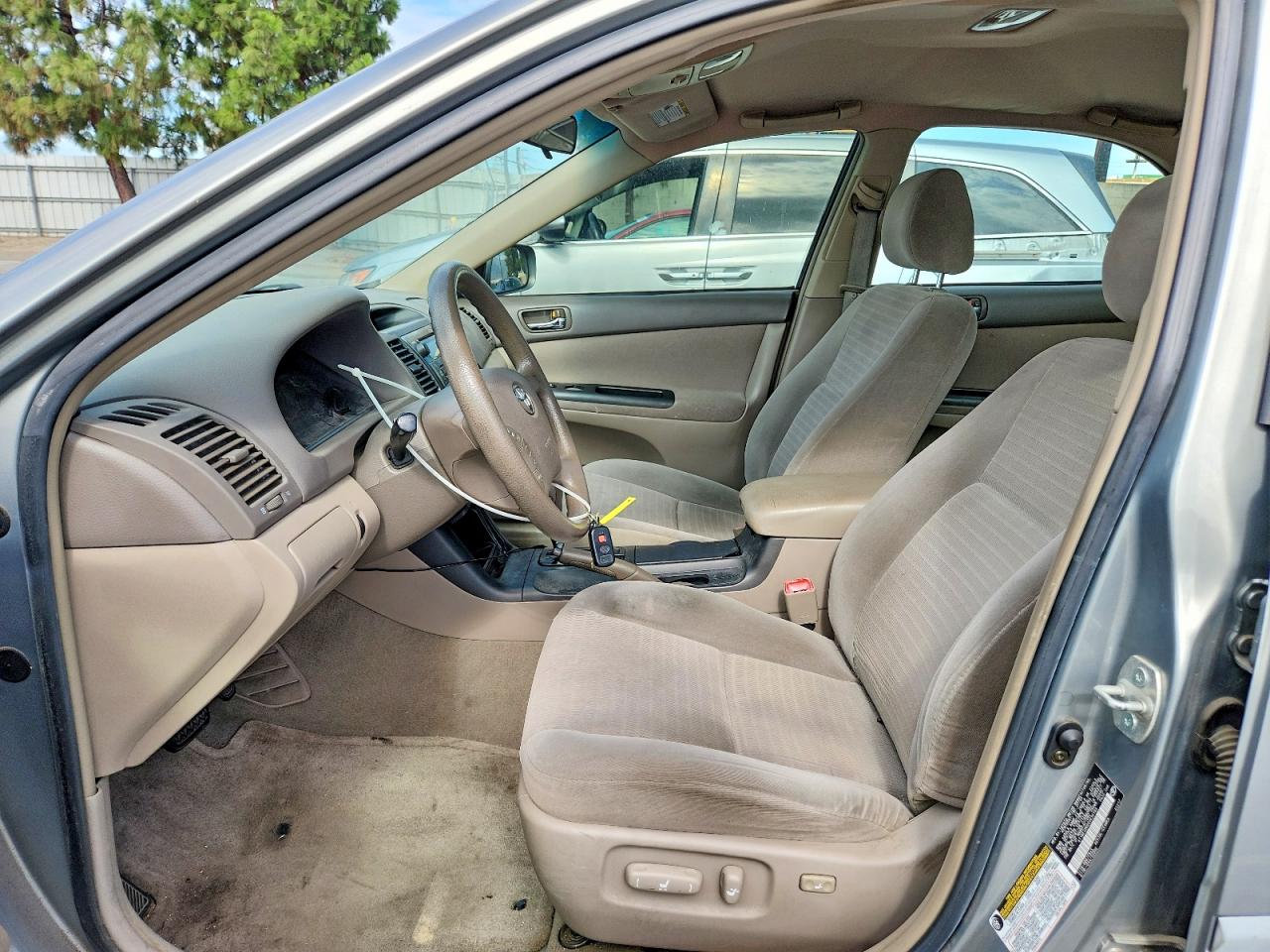 2005 Toyota Camry Le Silver vin: 4T1BE32K05U630199