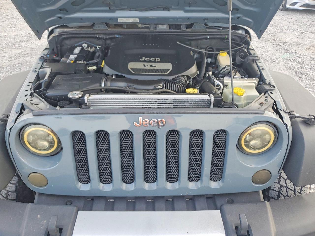 2014 Jeep Wrnglr Spt Gray vin: 1C4BJWDG4EL231781