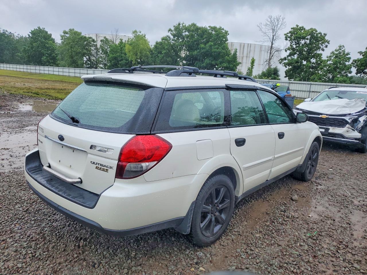 2008 Subaru Outback 2.5i White vin: 4S4BP61C387364721