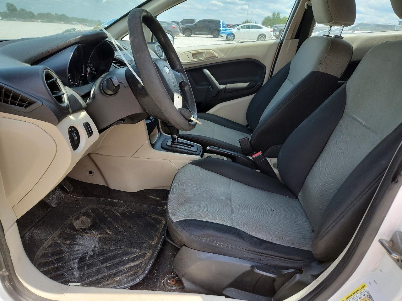 2013 Ford Fiesta S White vin: 3FADP4TJ4DM201305