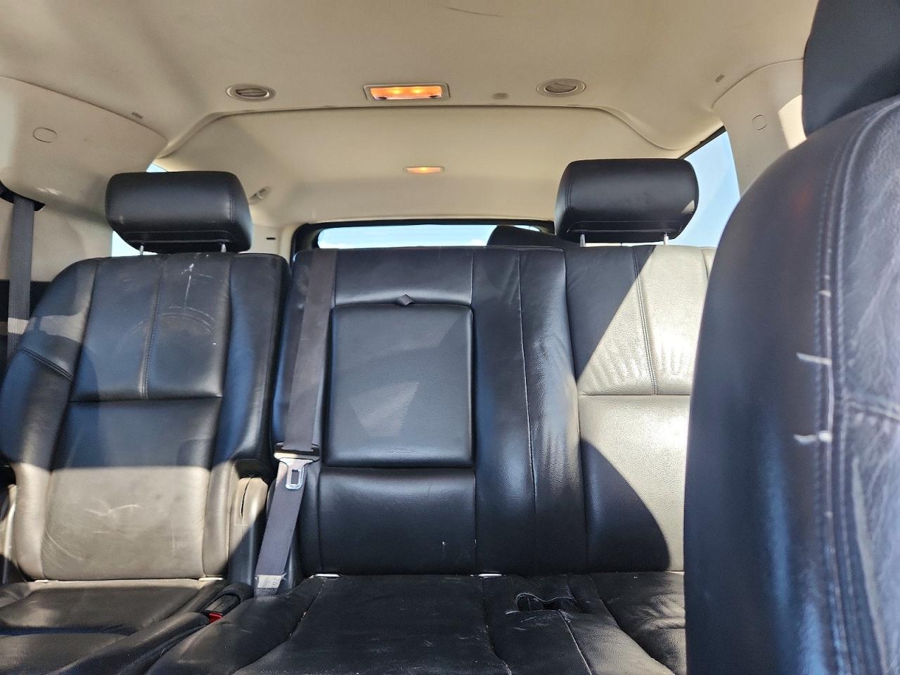 2008 Chevrolet Suburban K1500 Ls White vin: 3GNFK16398G121202