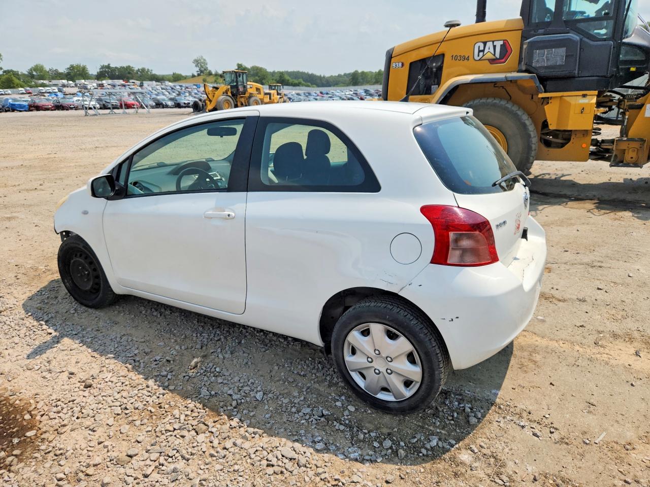 2008 Toyota Yaris Base Белый vin: JTDJT923585177326