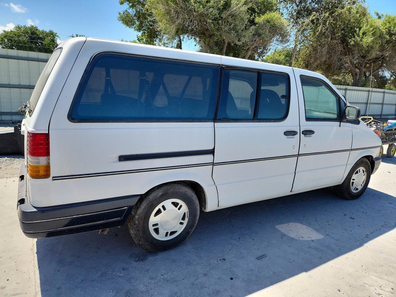1993 Ford Aerostar White vin: 1FMDA31X9PZC55940