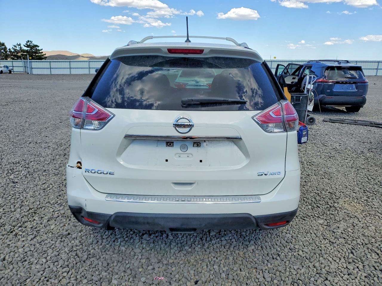 2015 Nissan Rogue Sv Белый vin: 5N1AT2MKXFC831429