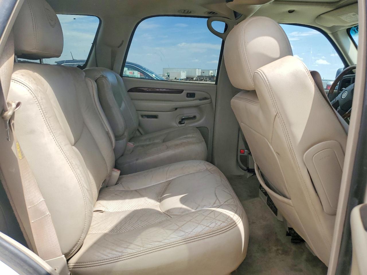 2004 Cadillac Escalade Luxury Белый vin: 1GYEK63N54R102674