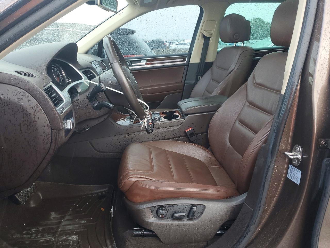 2014 Volkswagen Touareg V6 Tdi Brown vin: WVGEP9BP9ED008822