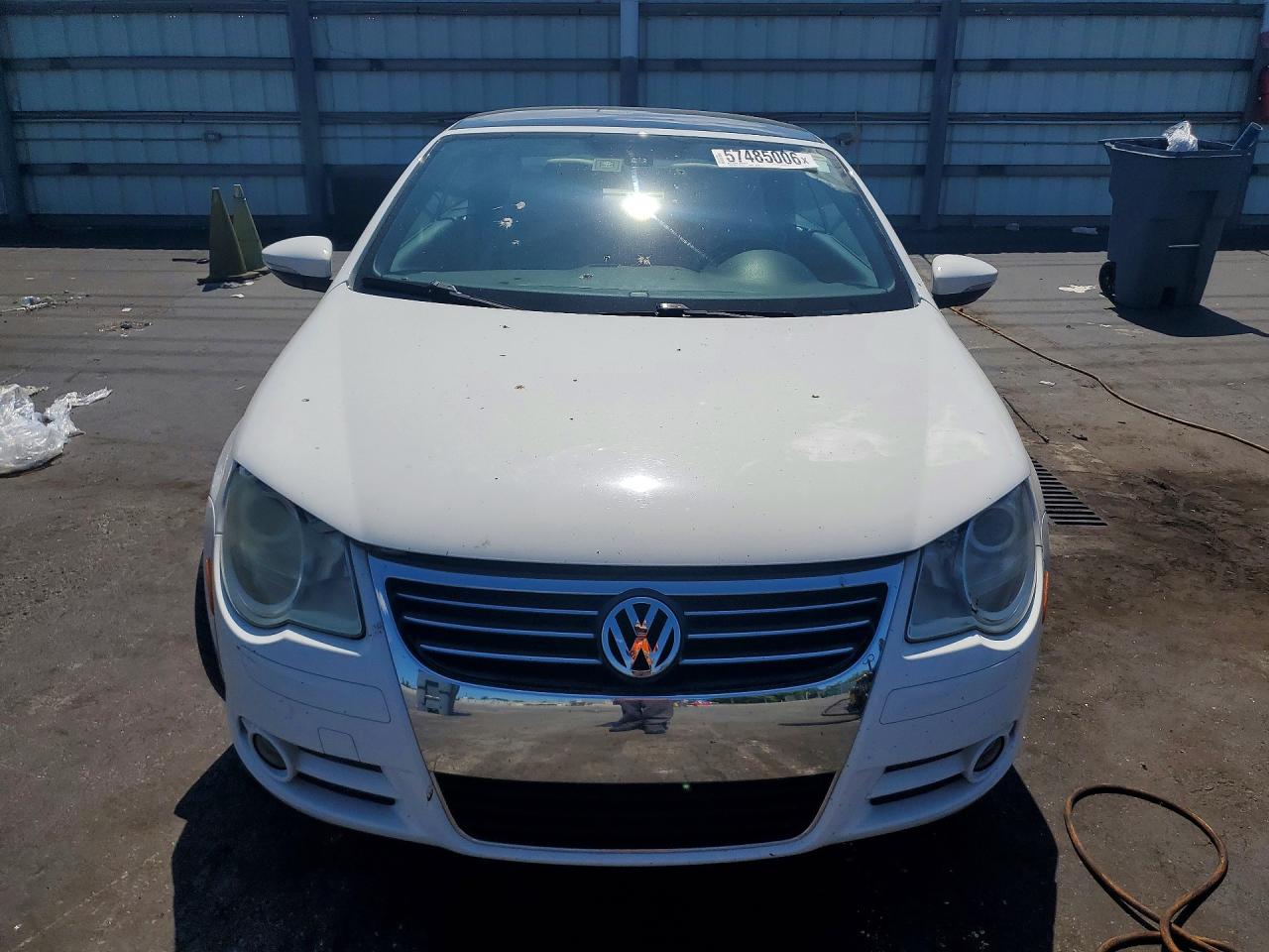 2010 Volkswagen Eos Lux White vin: WVWFA7AH7AV025406