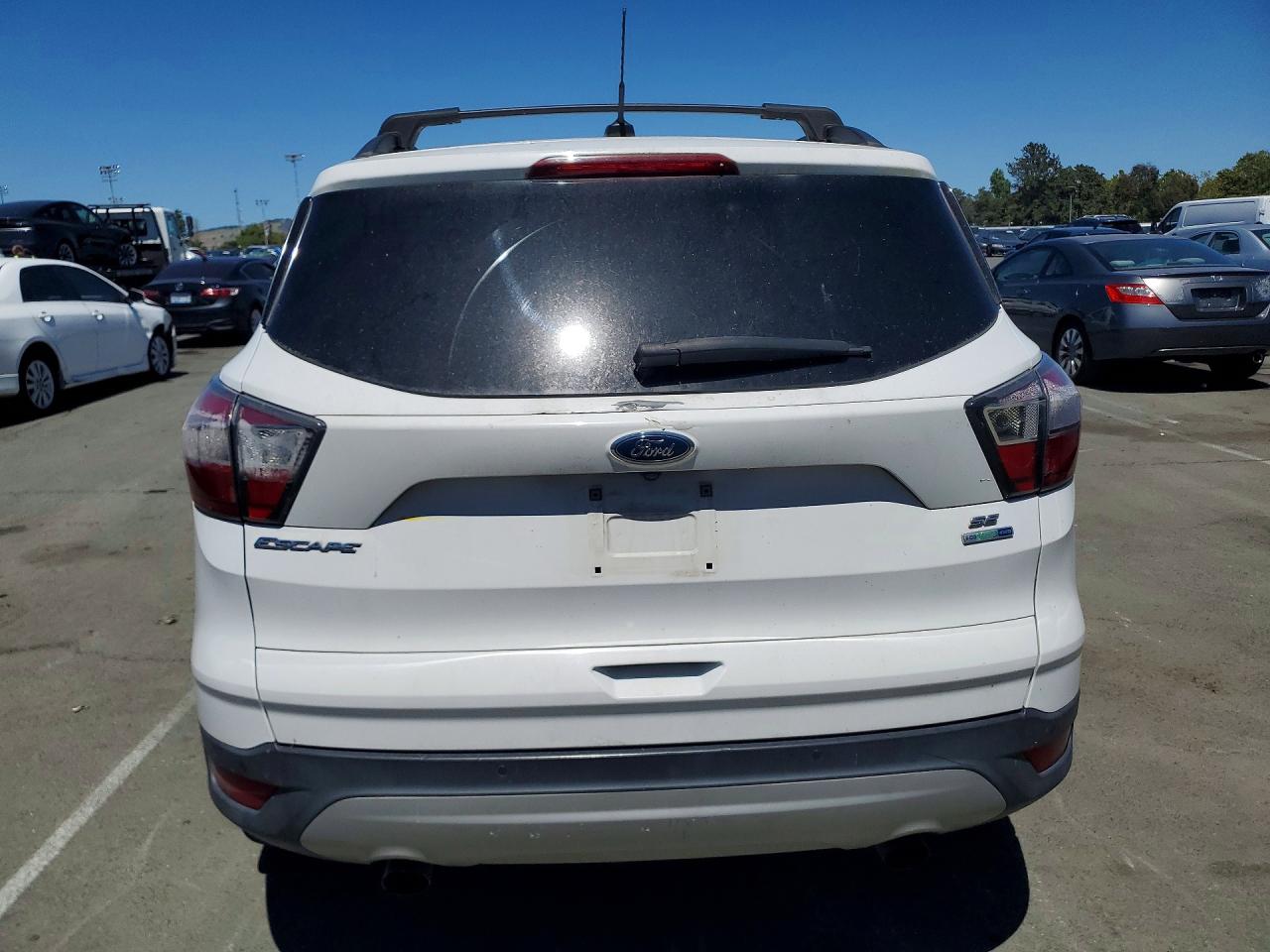 2017 Ford Escape Se White vin: 1FMCU9GD6HUB45915