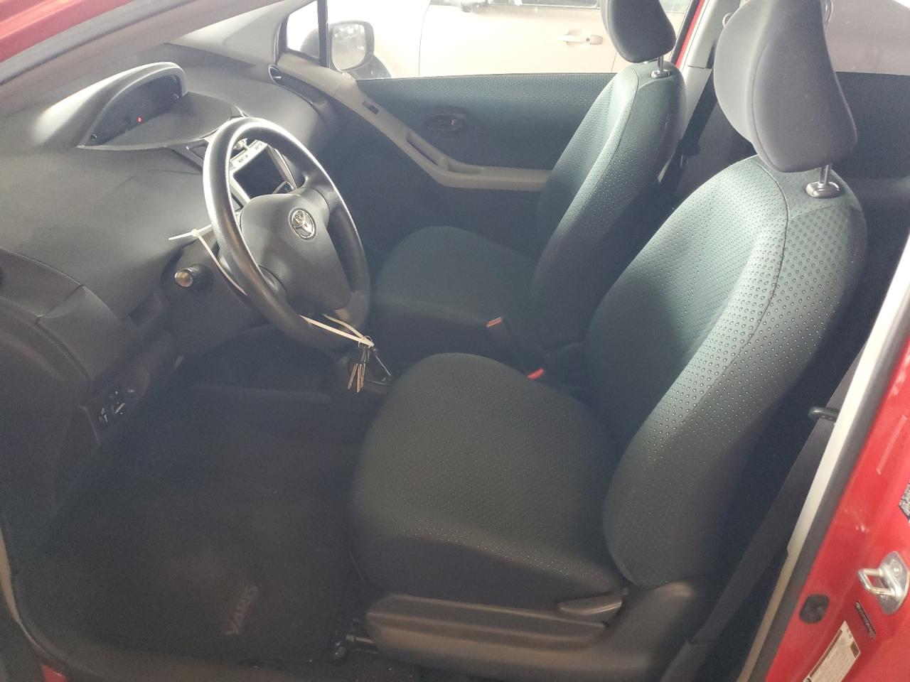 2008 Toyota Yaris Red vin: JTDJT923585180470