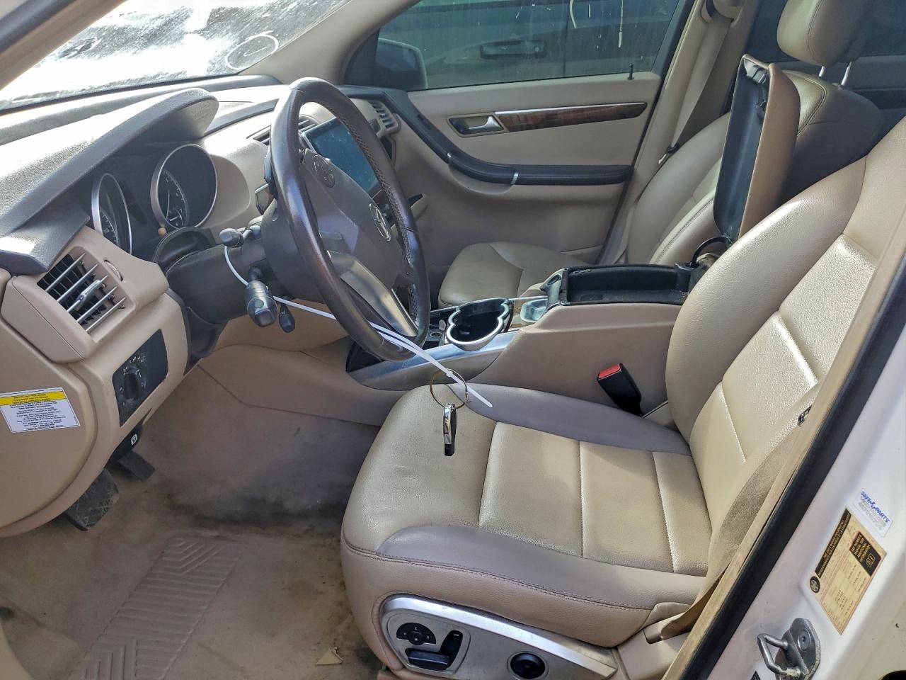 2012 Mercedes-benz R 350 4matic White vin: 4JGCB5HE6CA146210