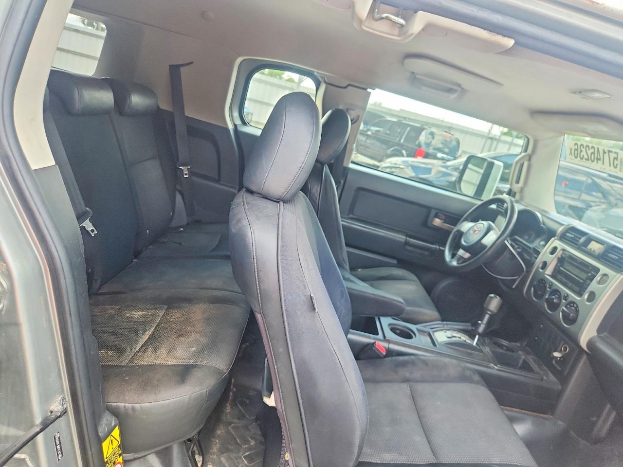 2010 Toyota Fj Cruiser Base Silver vin: JTEZU4BF4AK008656