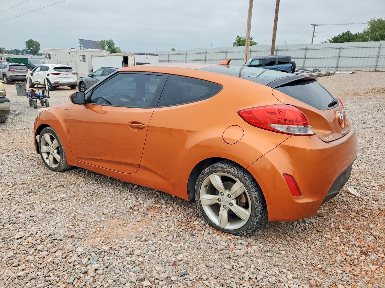 2015 Hyundai Veloster Base Orange vin: KMHTC6AD3FU244070