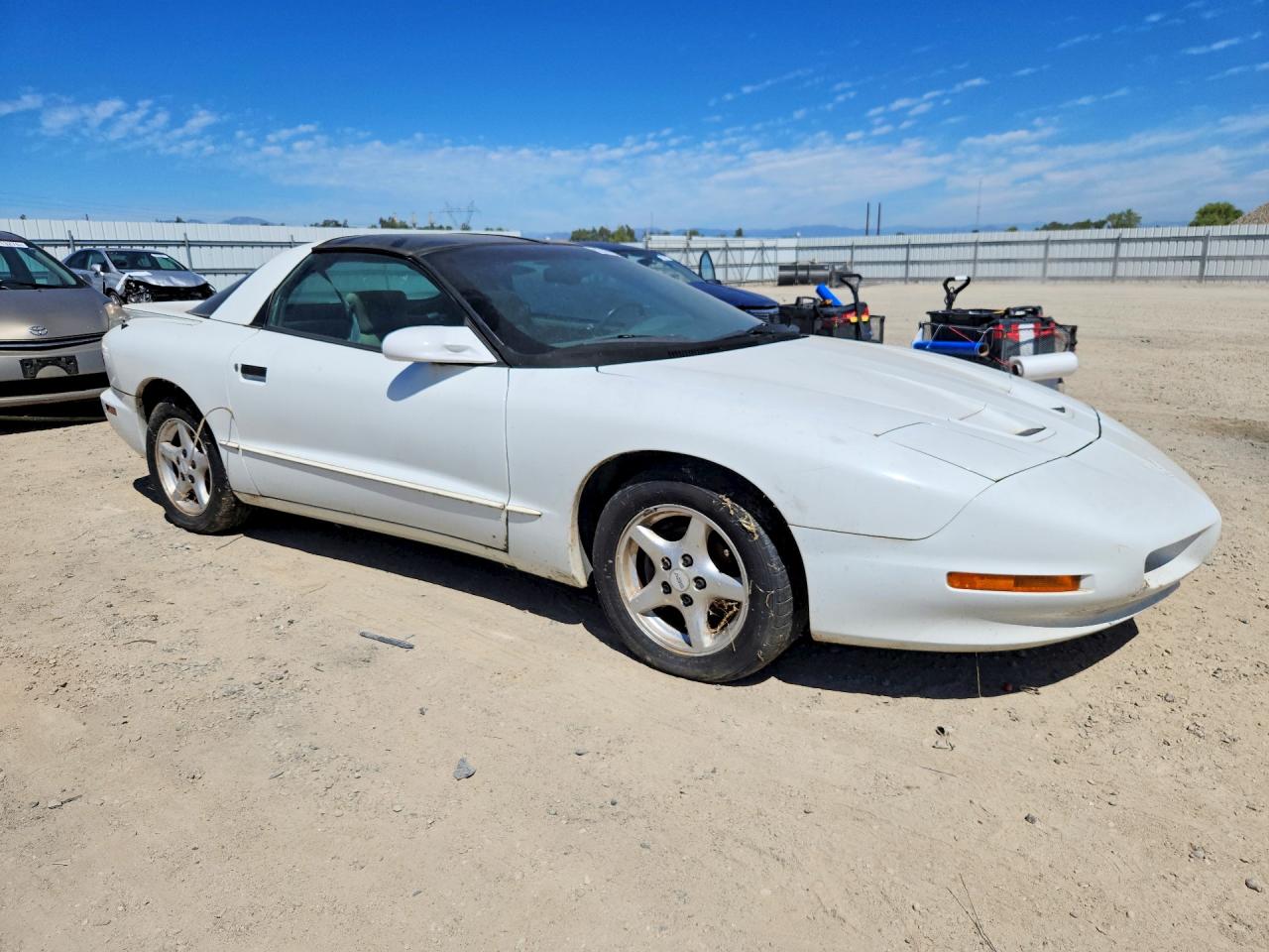 1995 Pontiac Firebird Formula White vin: 2G2FV22P7S2235647