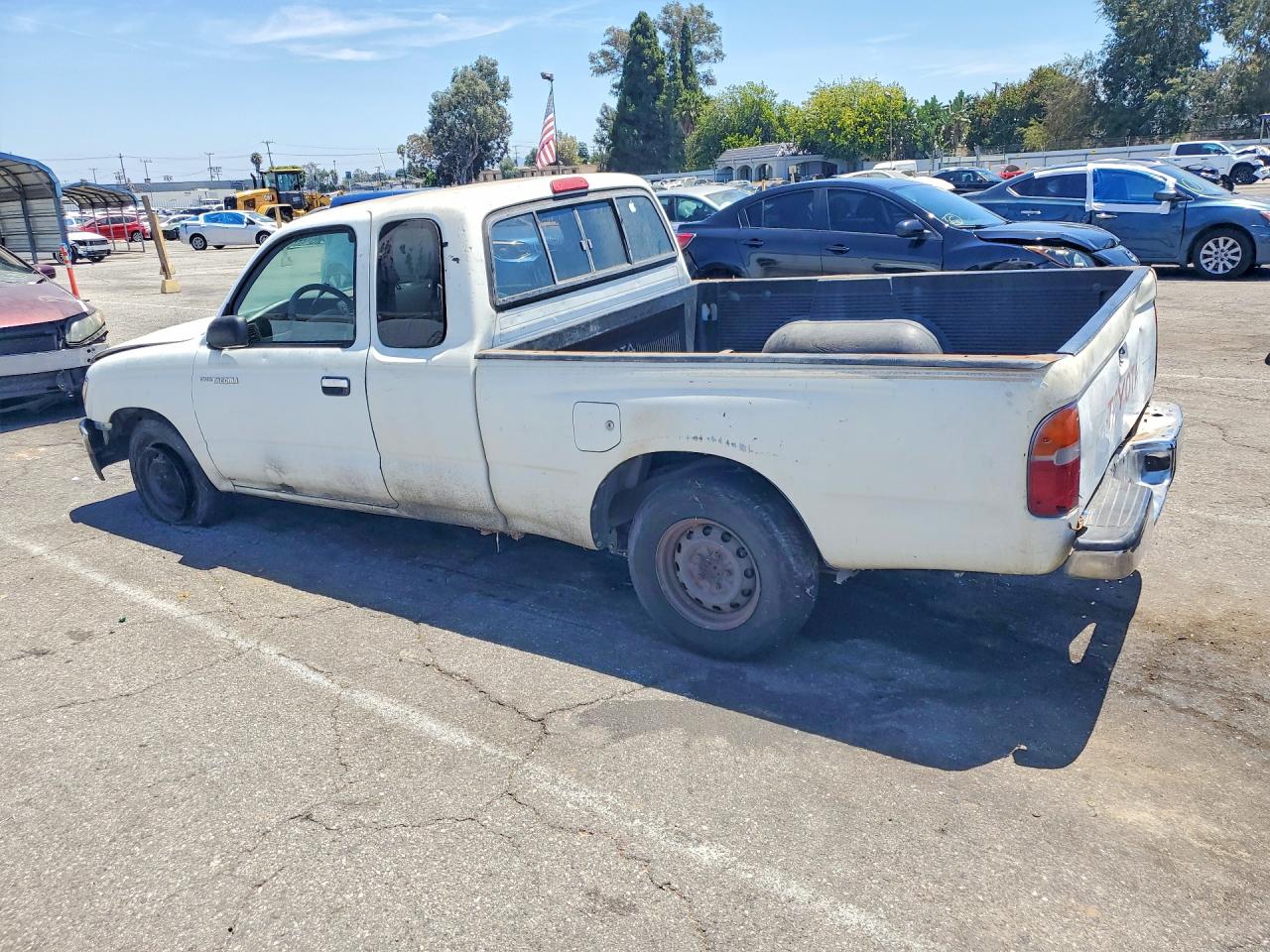 1996 Toyota Tacoma Base White vin: 4TAVL52N5TZ192613