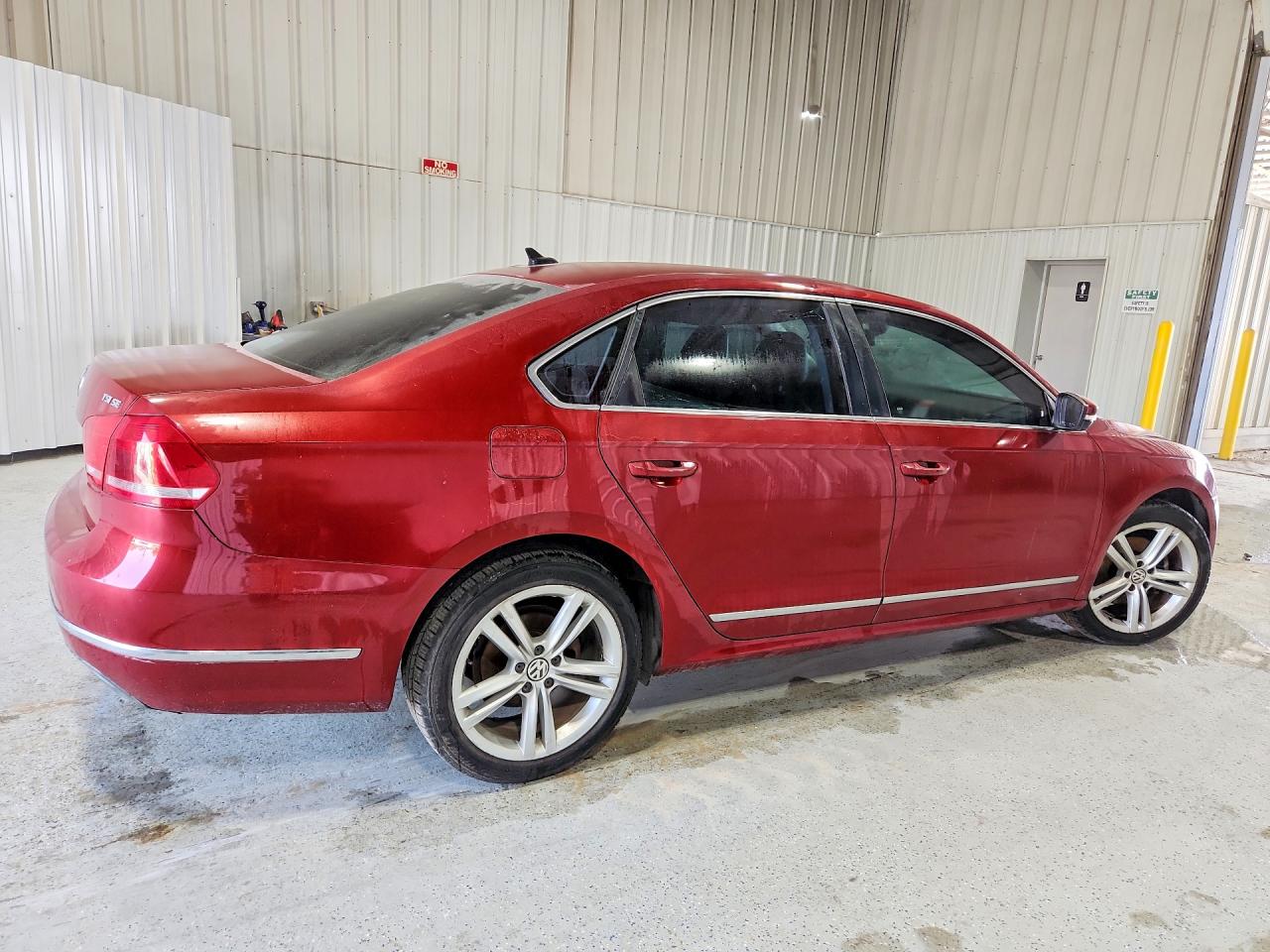 2015 Volkswagen Passat Se Red vin: 1VWBS7A37FC014017
