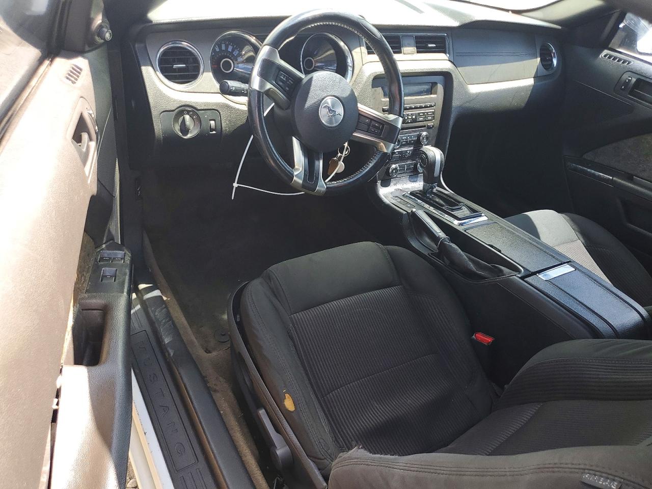 2014 Ford Mustang White vin: 1ZVBP8EM7E5215722