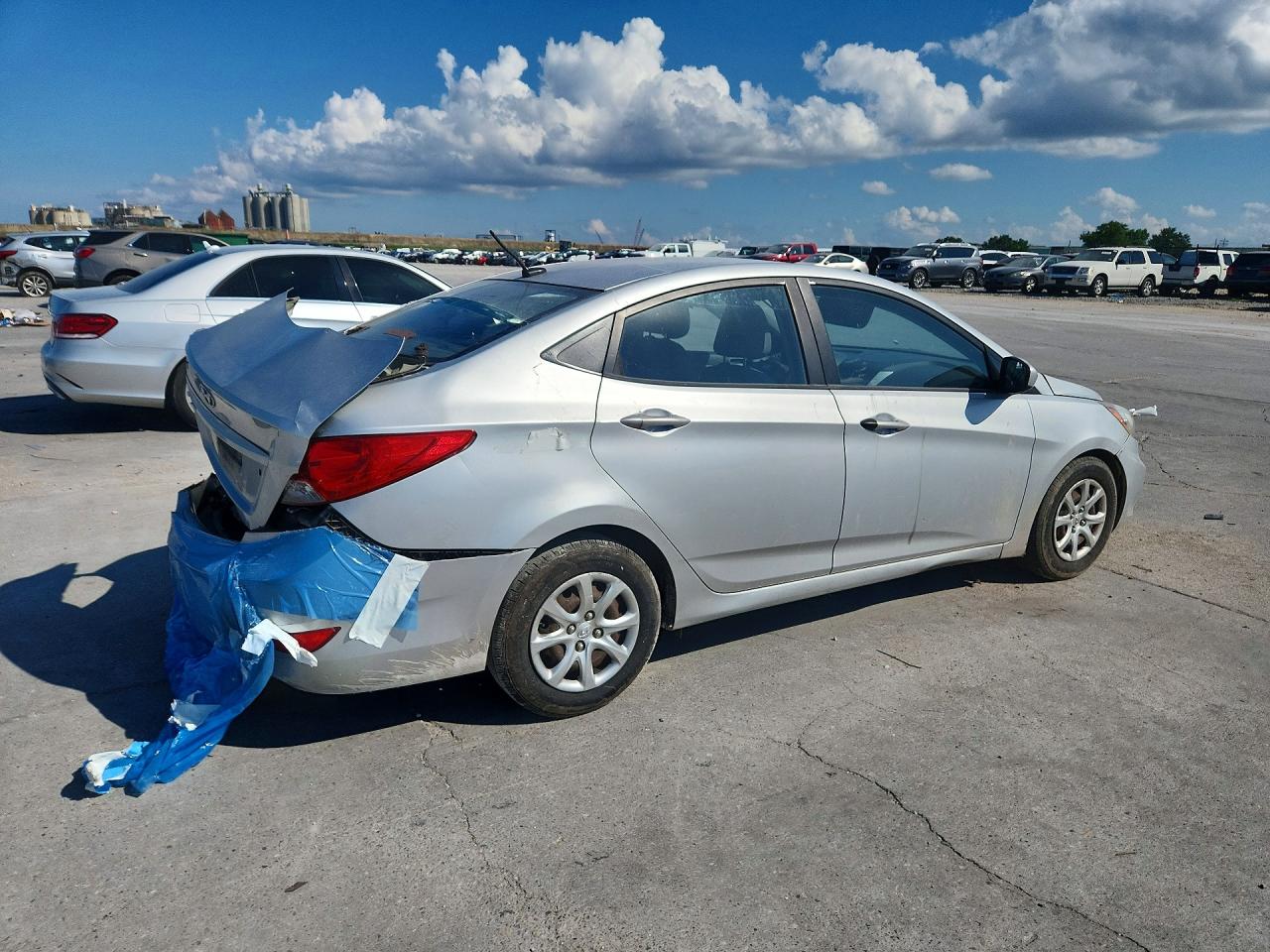 2013 Hyundai Accent Gls Серебряный vin: KMHCT4AE0DU523230