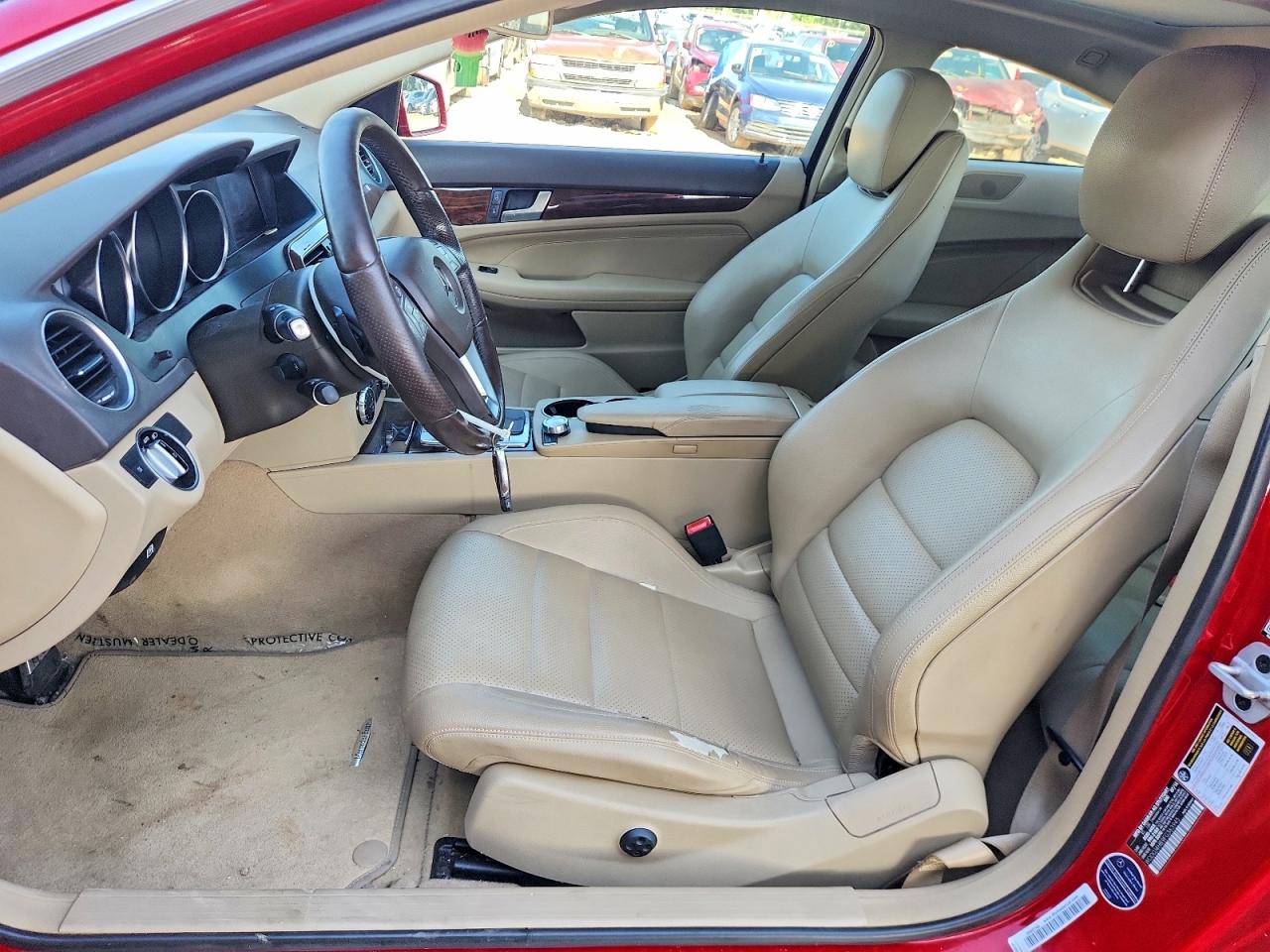 2015 Mercedes-benz C 250 Красный vin: WDDGJ4HB9FG363945