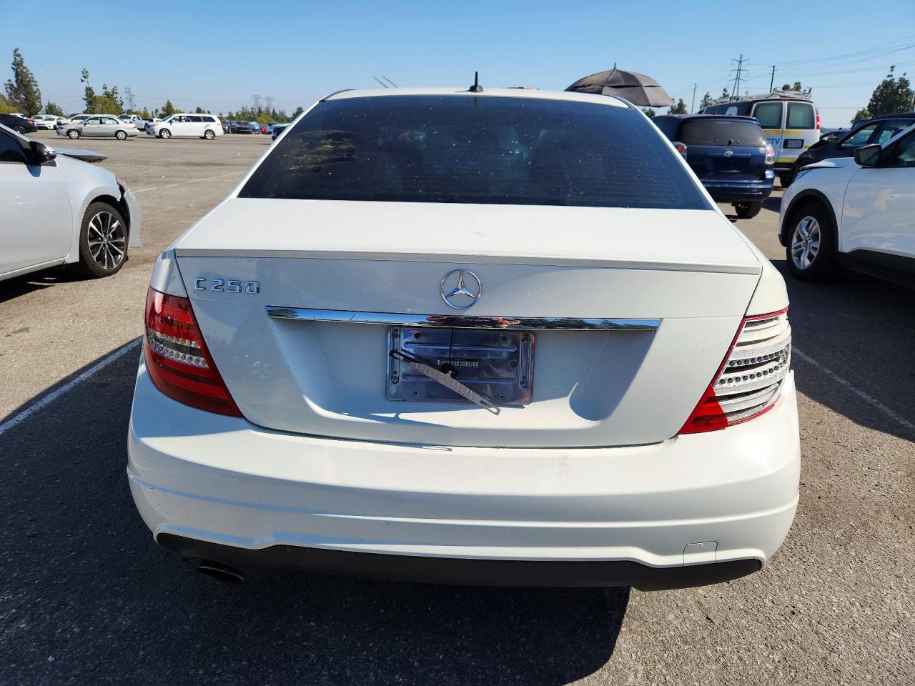 2012 Mercedes-benz C 250 White vin: WDDGF4HB7CA682065