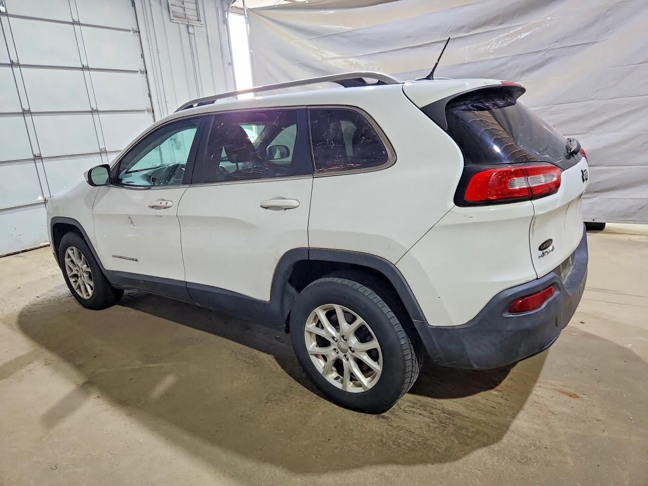 2015 Jeep Cherokee Latitude White vin: 1C4PJMCB0FW635239