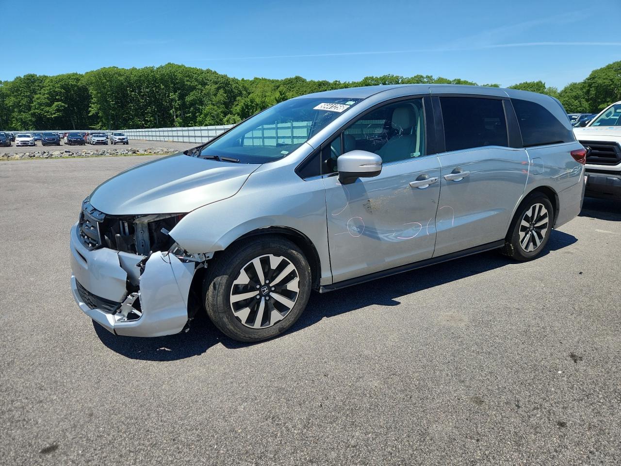 2025 Honda Odyssey Exl Серебряный vin: 5FNRL6H69SB071048 Damage: Left Front Fender, Dent(S) W/ Paint Dmg, 4 To 5 Inches