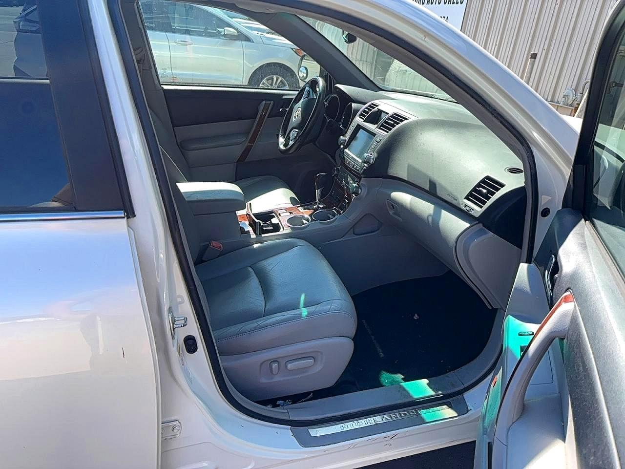 2011 Toyota Highlander Limited White vin: 5TDYK3EH3BS038710